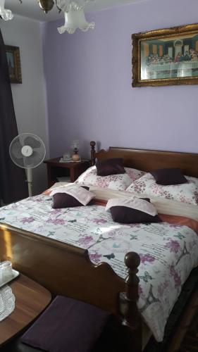 A bed or beds in a room at Rooms "Dragica"