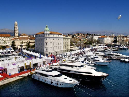 Enjoy Split, new apartment in the center with a private garden