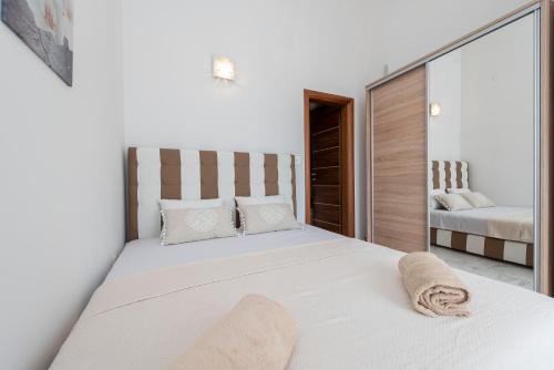 Postel nebo postele na pokoji v ubytování Beautiful penthouse for 8 close to city center