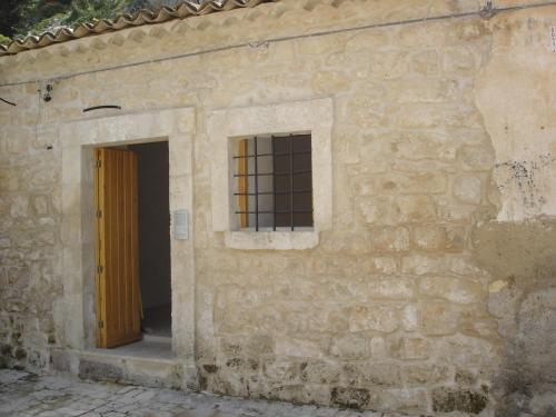 Gallery image of Une maison accrochée au rocher. in Scicli