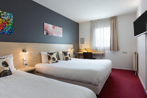 Llit o llits en una habitació de Hotel Altina
