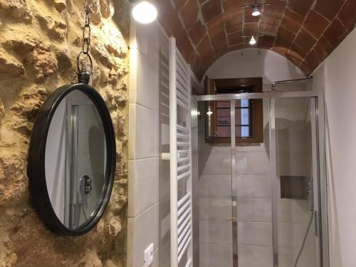 a bathroom with a mirror and a sink at Le Camere Del Borgo in Montescudaio