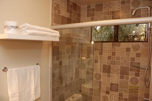 a bathroom with a shower and a tub with towels at Casa Boutique Bèla Sofía in Asuncion