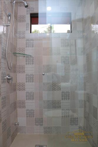 a bathroom with a shower with a glass door at Casa Boutique Bèla Sofía in Asuncion