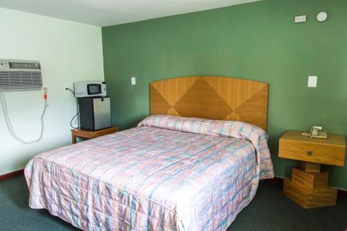 a hotel room with a bed and a television at Bay Drive Motel West Atlantic City in West Atlantic City