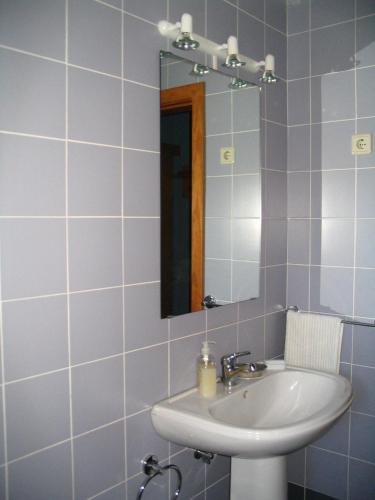 a bathroom with a sink and a mirror at Casa do Castanheiro in Outeiro