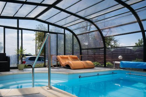 Galeriebild der Unterkunft Luxury Resort Krynica -Apartamenty No 1 with swimming pool in Krynica Morska