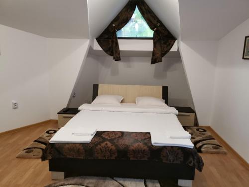 Säng eller sängar i ett rum på Casa Doina