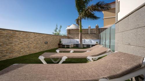 Villa, Private heated pool and jacuzzi .