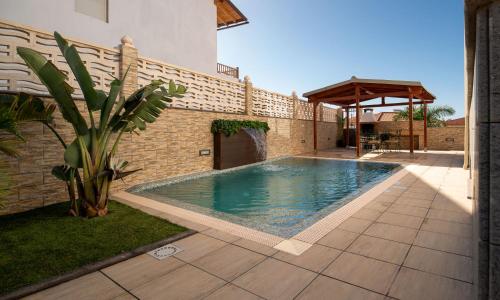Villa, Private heated pool and jacuzzi .