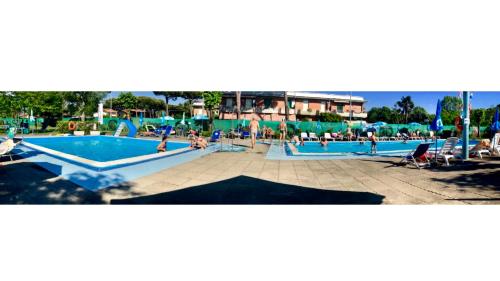 Foto dalla galleria di Camping Giardino a Marina di Massa