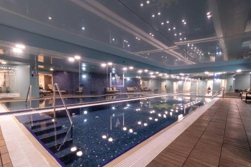 Bazén v ubytování King David Residence Luxury 4 BD/Pool/Gym/Parking nebo v jeho okolí