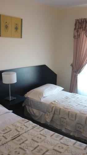 Katil atau katil-katil dalam bilik di Apart Hotel Austral