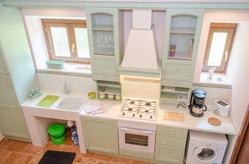 a dollhouse kitchen with a sink and a stove at Hausclaudia in Cerveteri