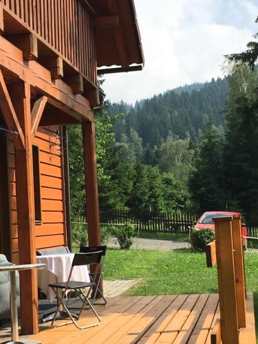 Un paisaje natural cerca del chalet de montaña