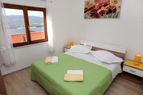 Postel nebo postele na pokoji v ubytování Bridgeview apartment