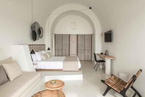 Postel nebo postele na pokoji v ubytování Enigma Suites