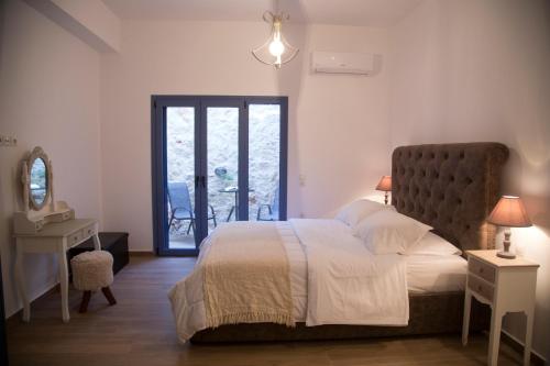 a bedroom with a large bed and a window at Villa LeSunLuka Lefkada in Vasiliki
