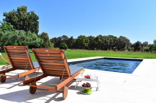 Πισίνα στο ή κοντά στο Apartments Vesna