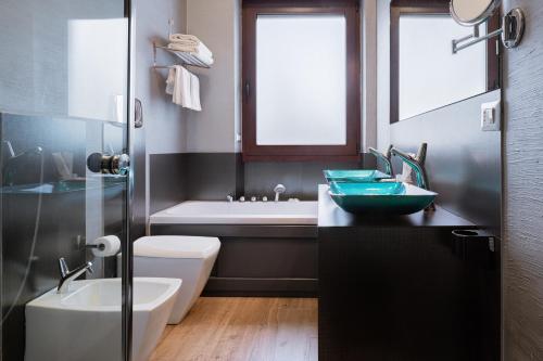 Ένα μπάνιο στο 231 Suite Via Roma