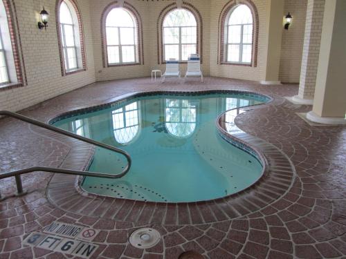 a swimming pool in a building with windows at Country Inn & Suites by Radisson, Amarillo I-40 West, TX in Amarillo
