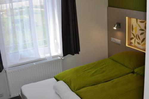 Postel nebo postele na pokoji v ubytování gyorapartman-BEST