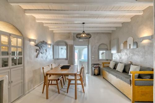 Marble Sun Villa with Jacuzzi by Caldera Houses