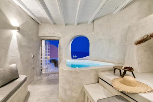 Foto dalla galleria di Marble Sun Villa with Jacuzzi by Caldera Houses a Oia