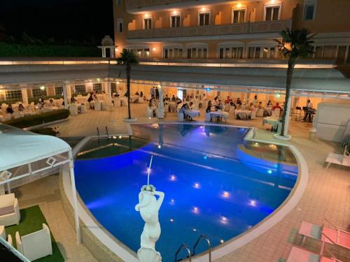 Bazén v ubytování Grand Hotel Osman Ristorante il Danubio nebo v jeho okolí
