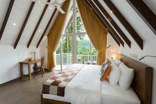 A bed or beds in a room at Orchid Villa Kandy