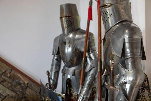 a metal knight standing next to a wall at Villa Kastelas in Kato Asites
