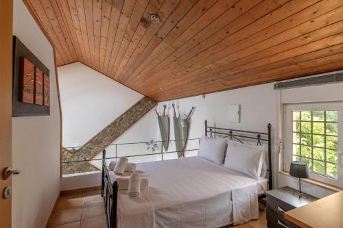 a bedroom with a bed and a wooden ceiling at Villa Kastelas in Kato Asites