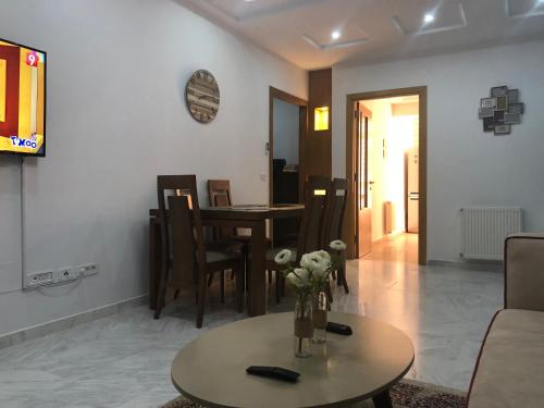 Televisyen dan/atau pusat hiburan di Apartment Jardin Carthage