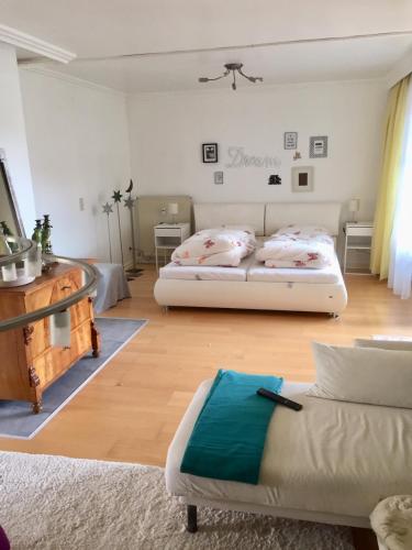 Кровать или кровати в номере Gaensebluemchen 1 Apartment daisy 1