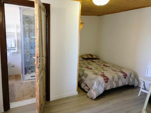 Una cama o camas en una habitación de La Chiave del Gufo - Bojano
