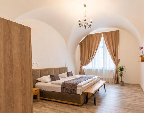 Ένα ή περισσότερα κρεβάτια σε δωμάτιο στο Hotel Karlova Prague - Mostecka 10 st Depandance