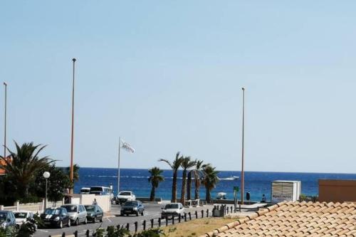 Face à la mer avec clim, wifi, parking