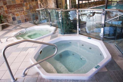 a jacuzzi bath tub in a room with at Carson Valley Motor Lodge and Suites in Minden