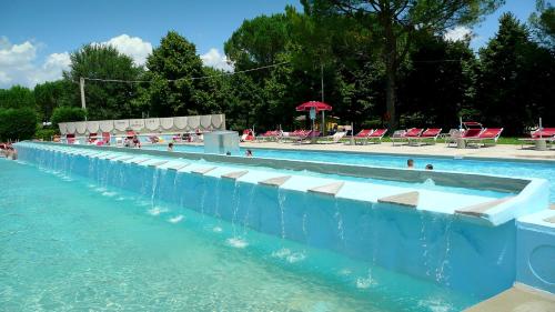 Bazén v ubytovaní Penthouse Piazza d'Erba alebo v jeho blízkosti