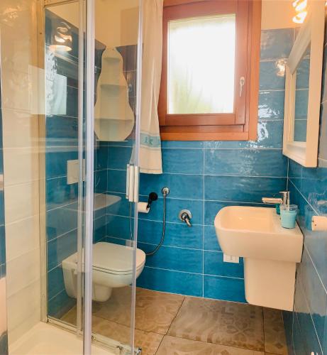 a bathroom with a toilet and a sink at Art Villa in San Teodoro