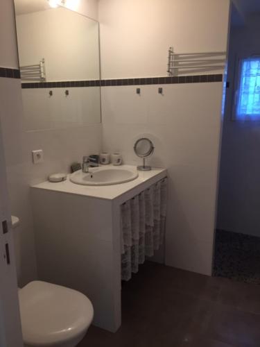 Koupelna v ubytování Villa Lucie Paul rez de jardin à Méla