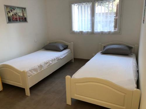 Postel nebo postele na pokoji v ubytování Villa Lucie Paul rez de jardin à Méla