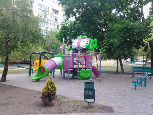 Lasten leikkialue majoituspaikassa Сomfort&Servis Apartment on Mira of Yuzhny