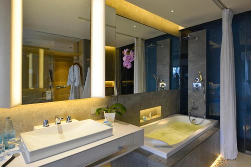 Koupelna v ubytování IZE Seminyak by LifestyleRetreats