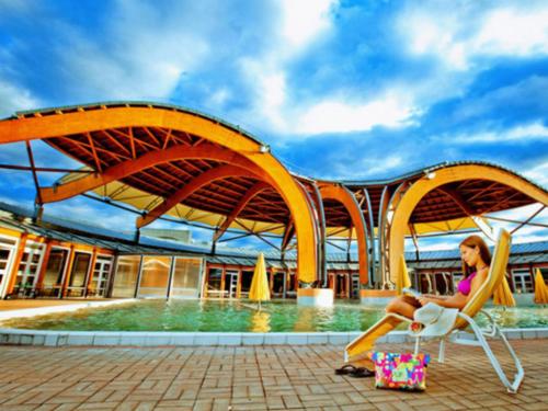 The swimming pool at or close to Apartman Golf Lux