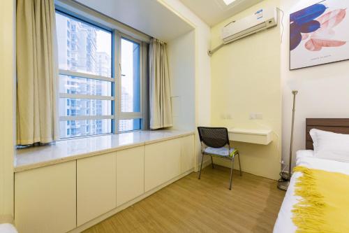 Ένα ή περισσότερα κρεβάτια σε δωμάτιο στο Shanghai Jiarong Hotel Apartment