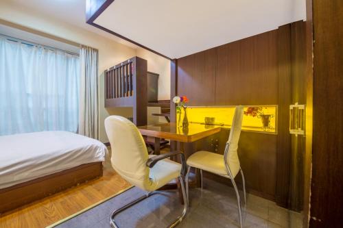 Ένα ή περισσότερα κρεβάτια σε δωμάτιο στο Shanghai Jiarong Hotel Apartment