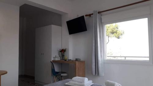 Televízia a/alebo spoločenská miestnosť v ubytovaní Afytos Dream suites sea view