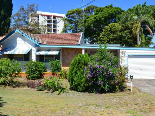 a house with a garage in a yard at 11 Peel Street in Tuncurry