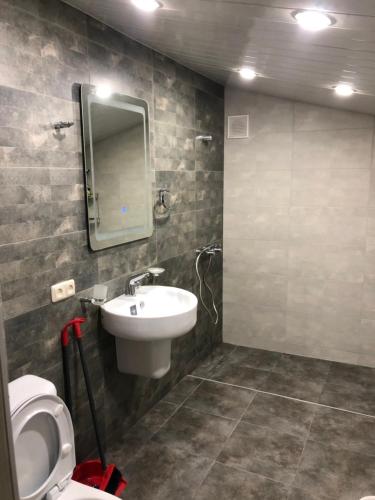 Bilik mandi di Holiday Home on Aygestan 11